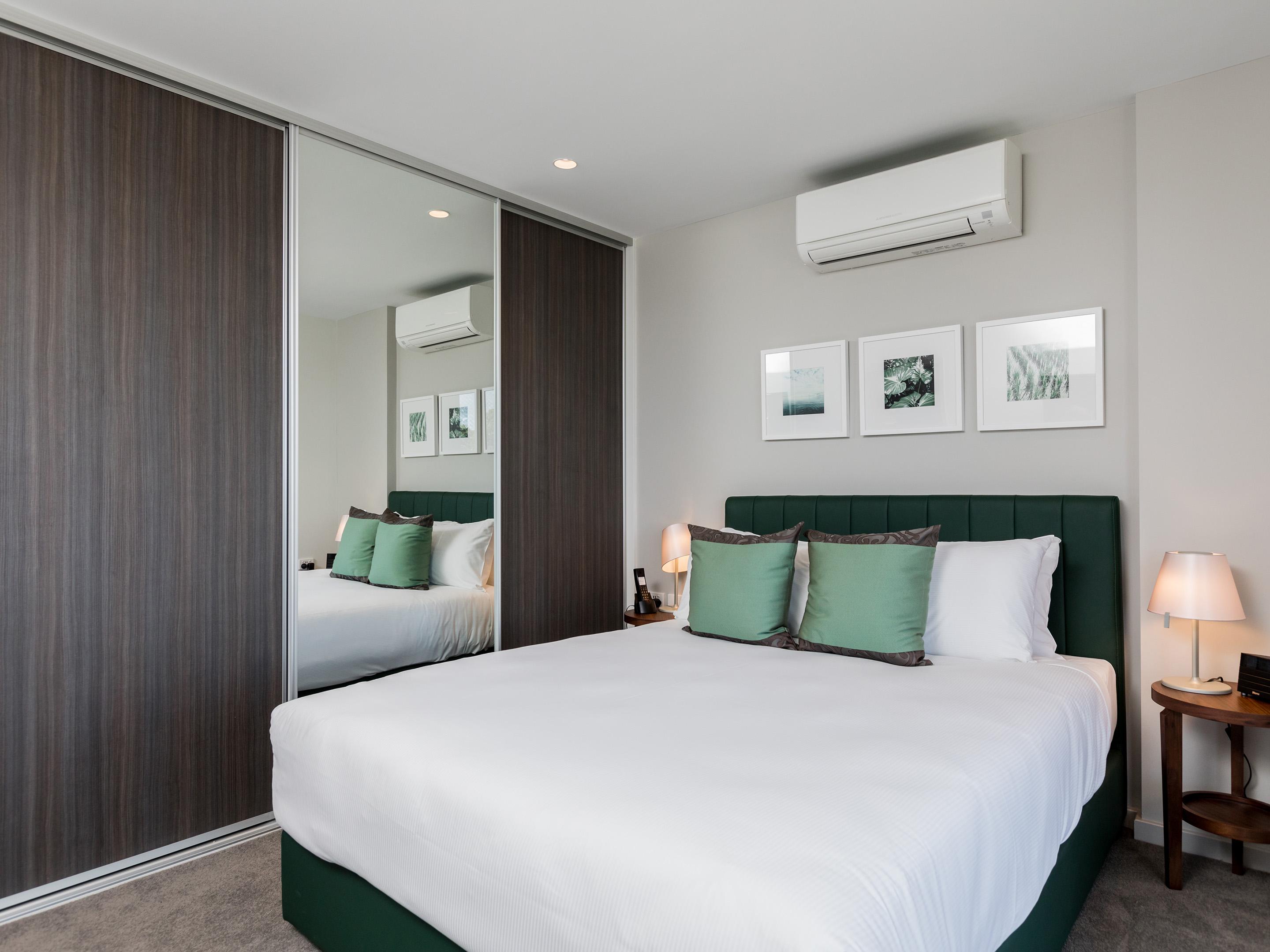 The Branksome Hotel & Residences Sydney Exterior foto A bedroom in a serviced apartment