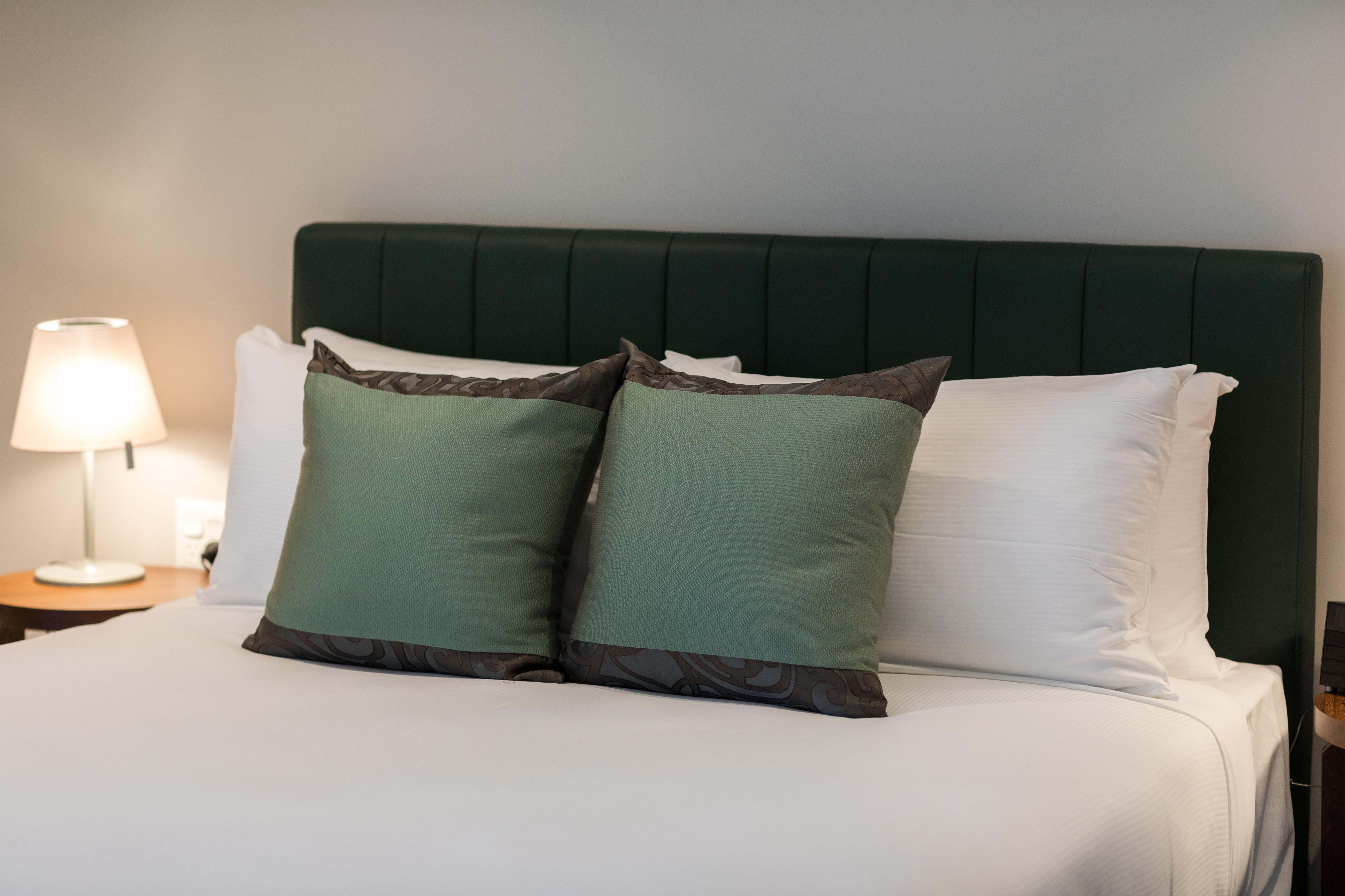 The Branksome Hotel & Residences Sydney Exterior foto Pillows on a bed